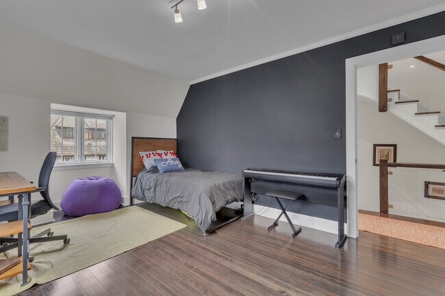 Building Photo - 42 Tanglewylde Ave