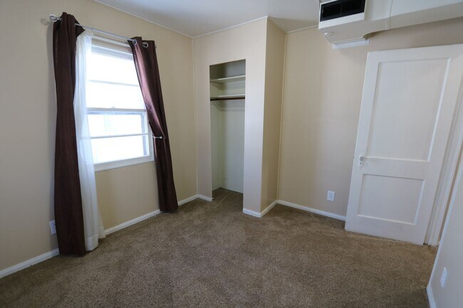 Building Photo - 2408-2410 Flint Hills Dr