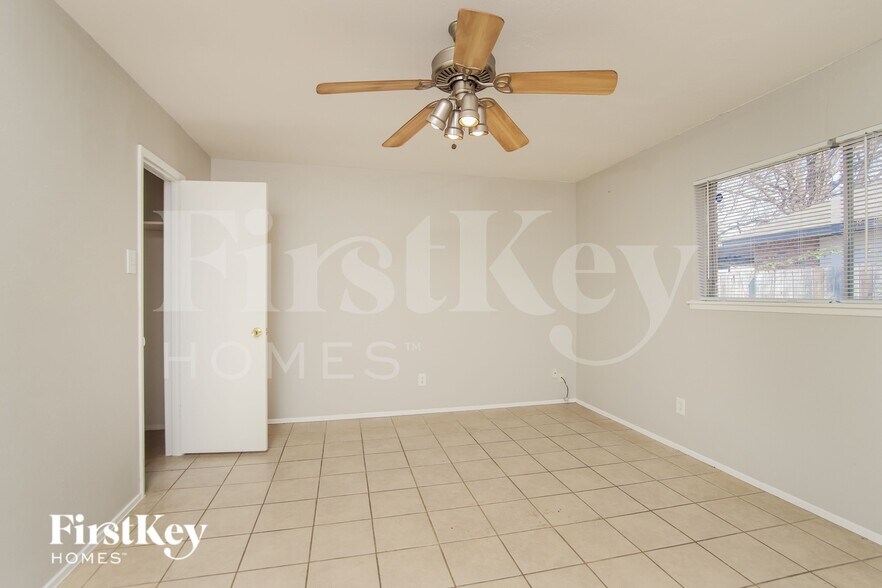 Building Photo - 2617 Branch Oaks Dr