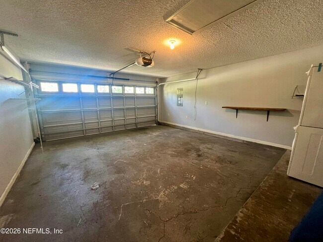 Building Photo - 13140 Staffordshire Dr S