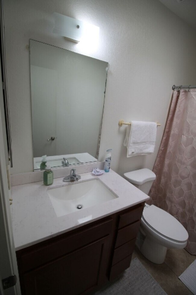 Building Photo - Townhome COMING AVAILABLE SOON!!!! Cute 2bd/2ba