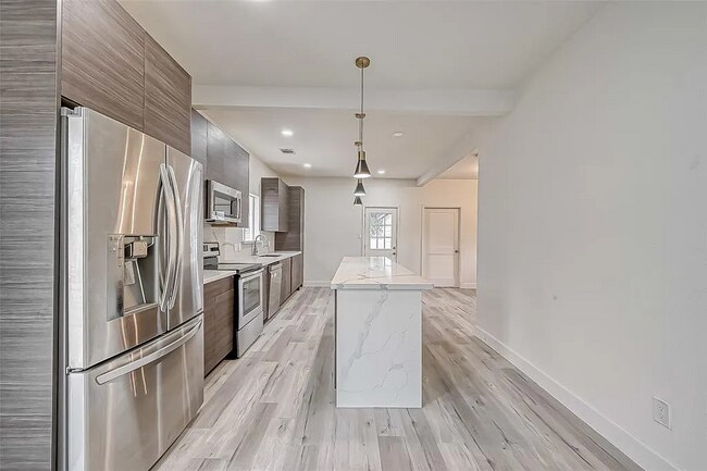 Building Photo - 3820 Tuam St