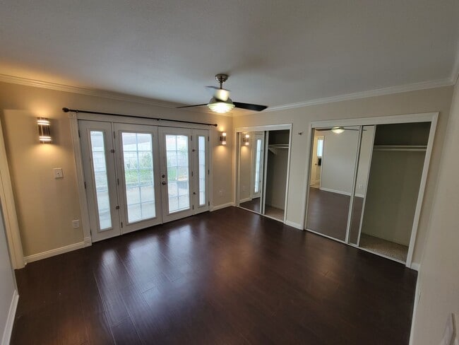 Building Photo - Rare 4 Bed, 2 Bath House