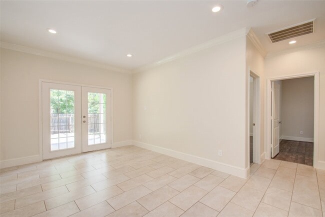 Building Photo - 10572 Twin Oak Dr