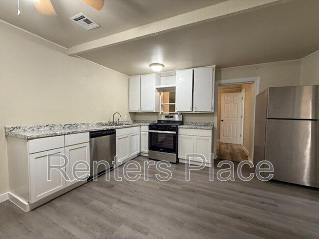 Building Photo - 414 N Oseuma Ave