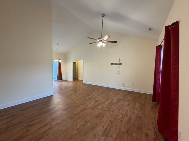 Building Photo - 4 BR Home in Quiet Neighborhood