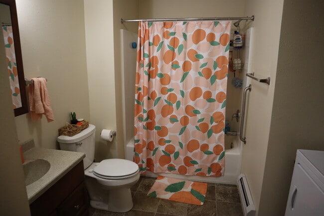 full Bath - 168 N Tratt St