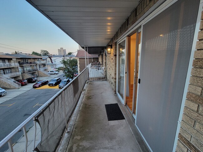 Building Photo - 139 68th St