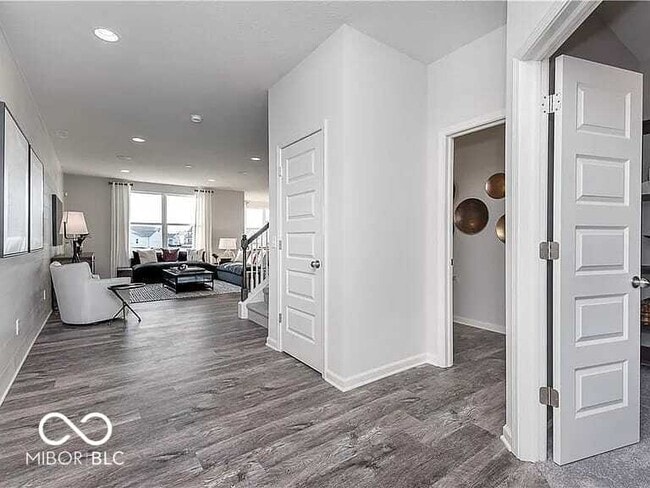 Building Photo - 4894 Oak Hl Dr