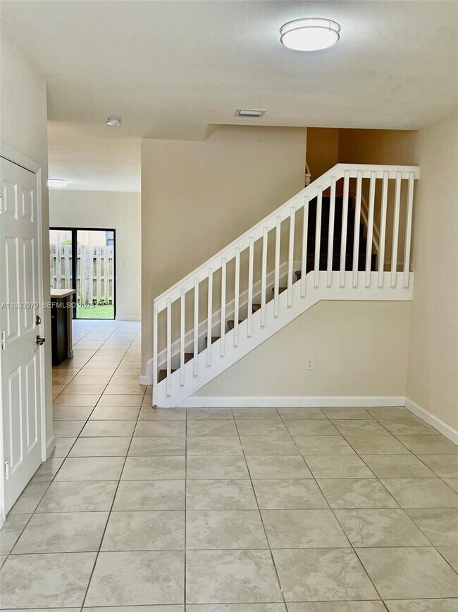 Building Photo - 146 SE 34th Terrace