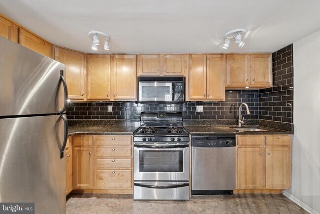 Building Photo - 1029 Spruce St