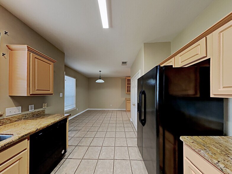 Building Photo - 411 Cedar Point Dr