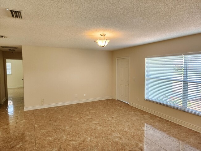Building Photo - 1680 SE Minorca Ave