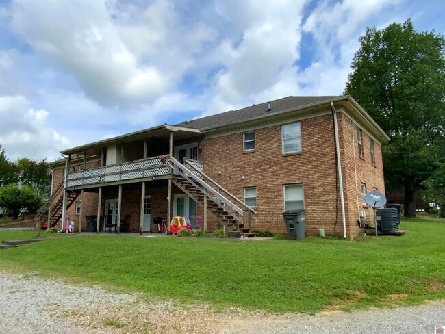 Building Photo - 210 Walnut Dr