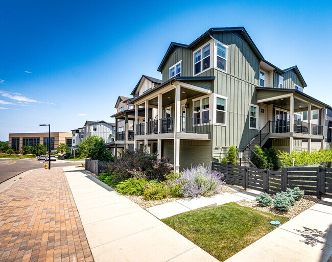 Primary Photo - 8881 Southurst St