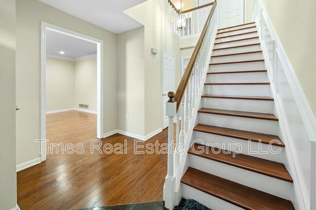 Building Photo - 113 Pinecrest Ln