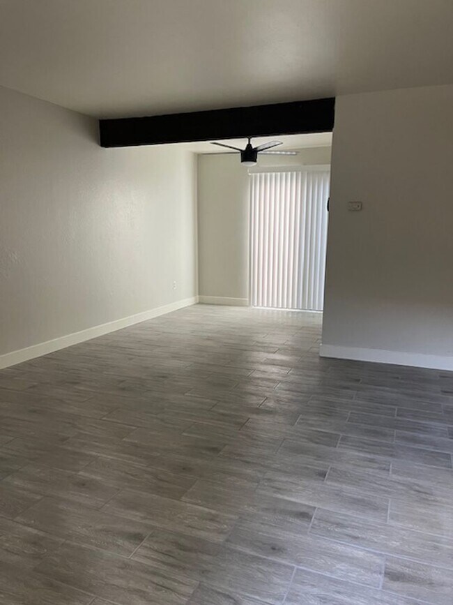 Building Photo - SH6012C