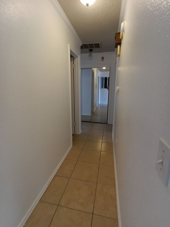 Building Photo - 9024 Brookwood Dr