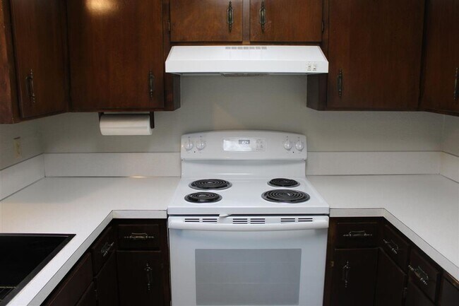 Building Photo - 2 Bedroom, 1 Bathroom Duplex!!!!