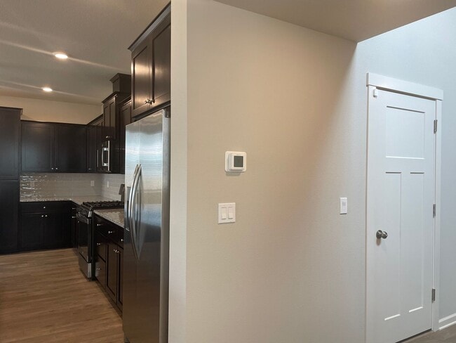 Building Photo - 4 Bed 2.5 Bath Home! Located near the Ridgefield Outdoor Recreation Center, equestrian facilities...