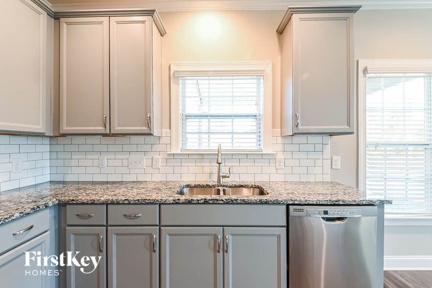 Building Photo - 217 Southern Acrs Dr