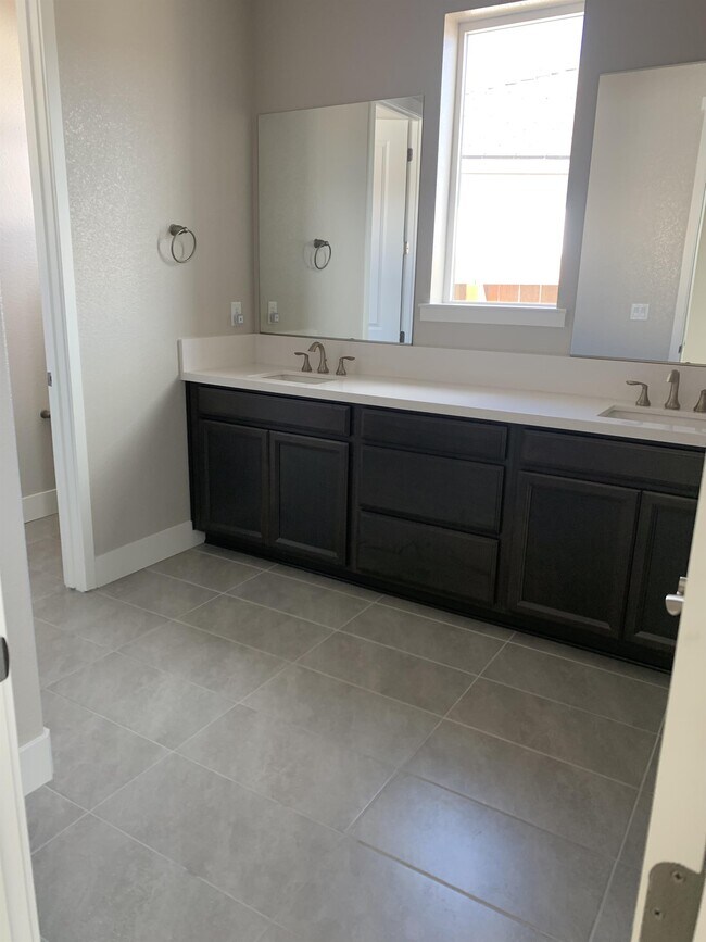 Building Photo - 7600 Arya Ct