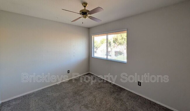 Building Photo - 2340 W Myrtle Dr