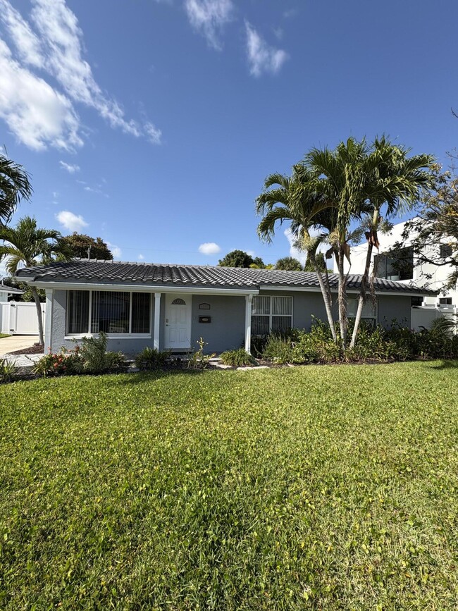 Building Photo - 971 SW 12th St