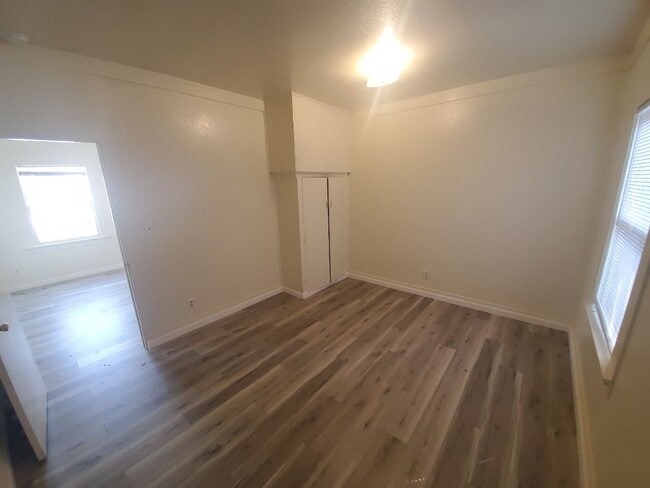 Building Photo - 323-329 P St