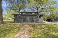 Building Photo - 924 W Huntington Ave