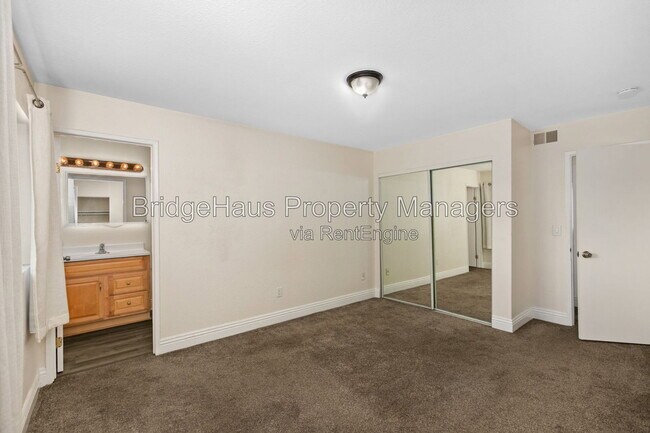Building Photo - 4435 Tremont St