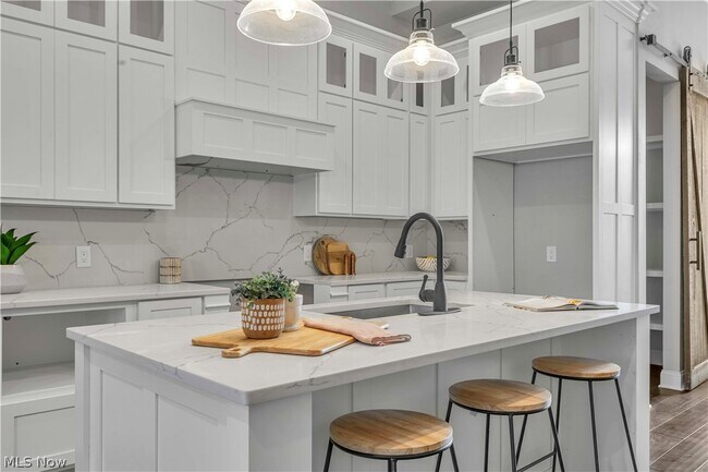 Building Photo - 2130 W 42nd St