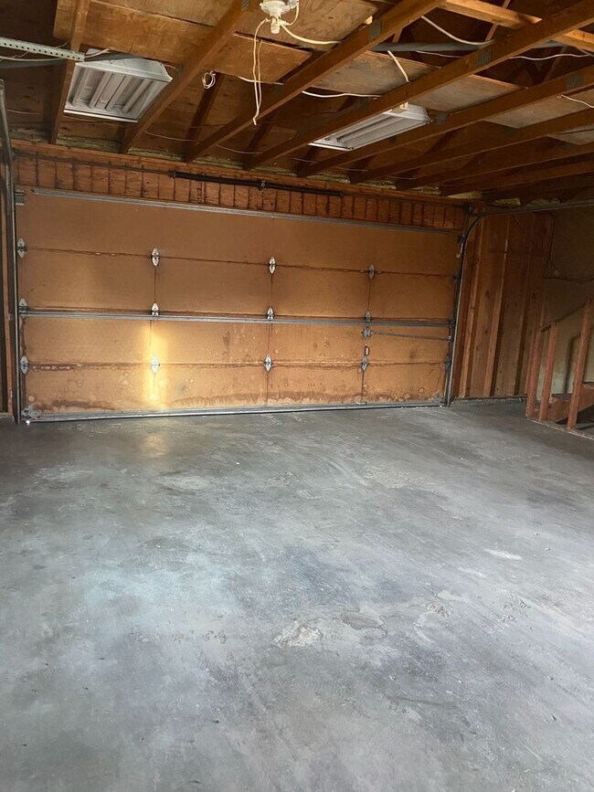Building Photo - Lease Takeover! 3 Bedroom/2 Bathroom Home ...