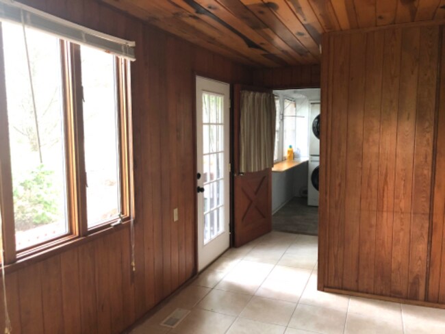 Building Photo - 107 Rockcrest Ridge