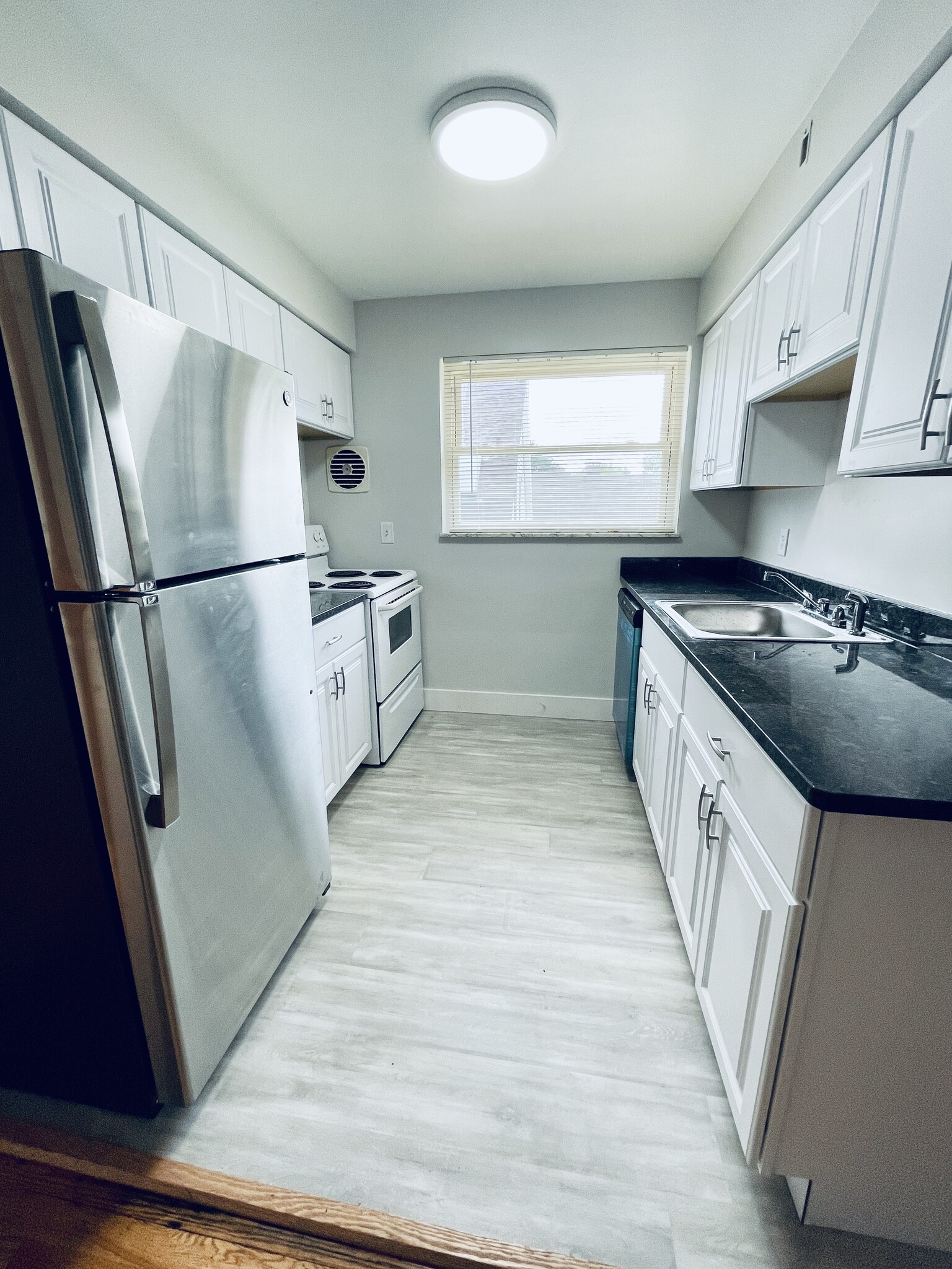 Kitchen - 4036 O Leary Ave