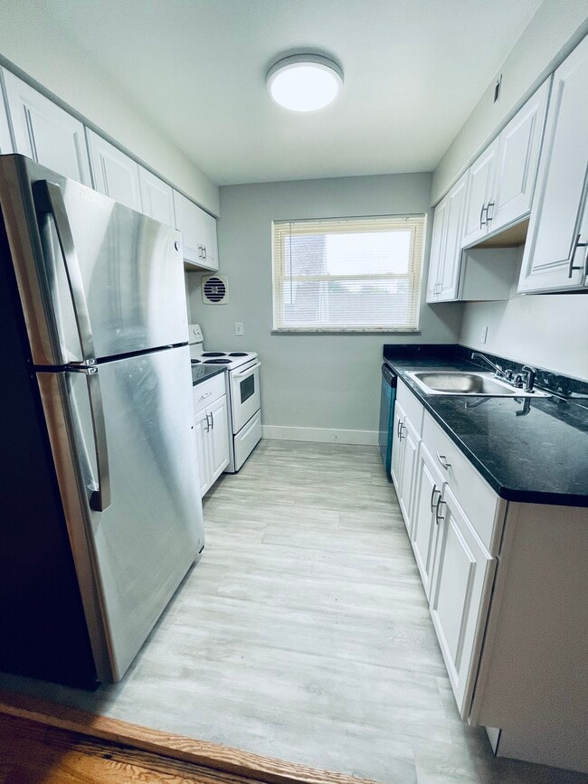 Kitchen - 4036 O Leary Ave