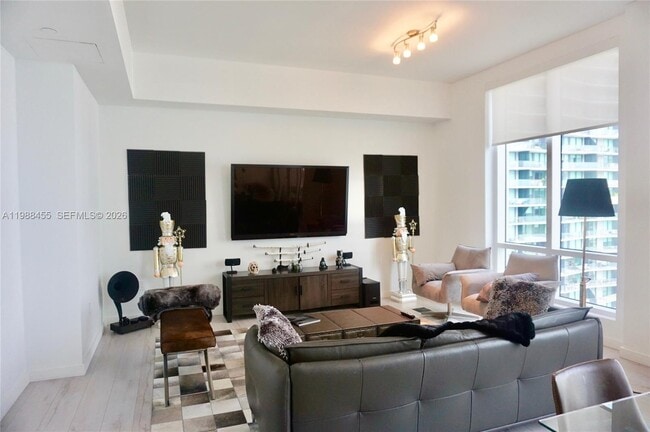 Building Photo - 601 NE 27th St