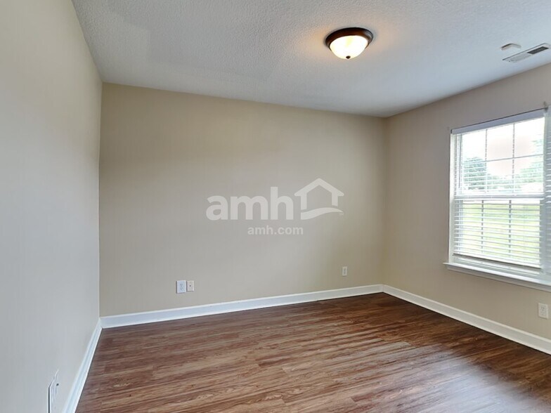 Building Photo - 2 Gratiot Ln