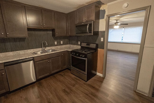 Building Photo - 210 Highview Ave