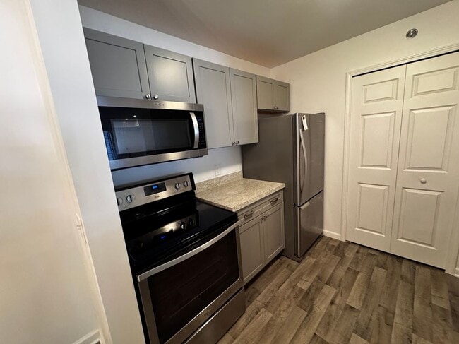 Building Photo - 14107 Pinehurst Ln