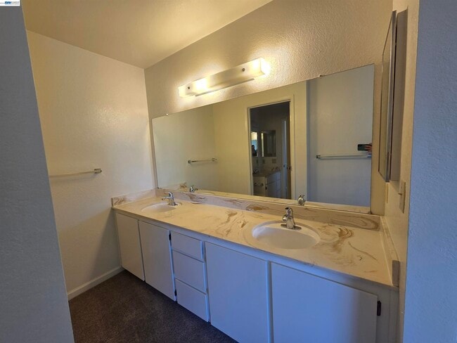 Building Photo - 7596 Silvertree Ln