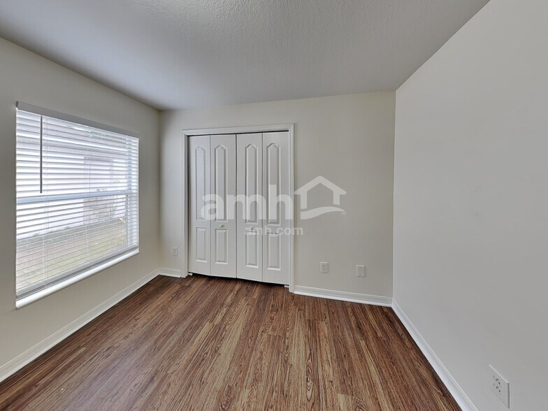 Building Photo - 10126 41st Ct E