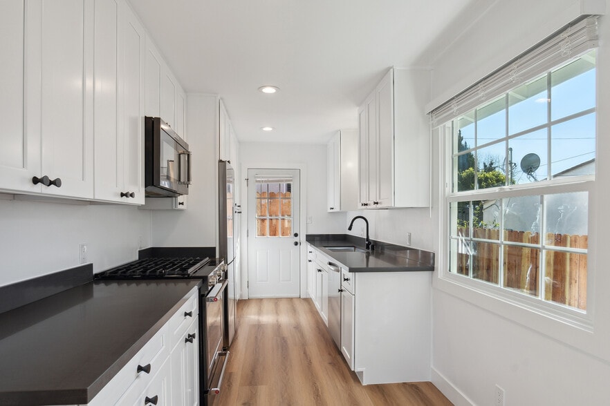 Building Photo - 8460 Kittyhawk Ave