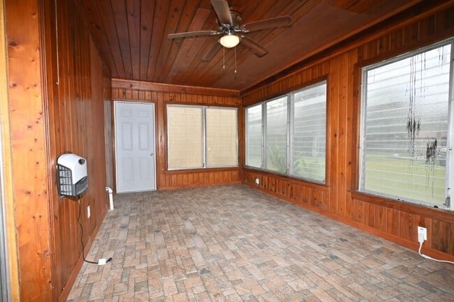 Building Photo - 37017 Meridian Ave