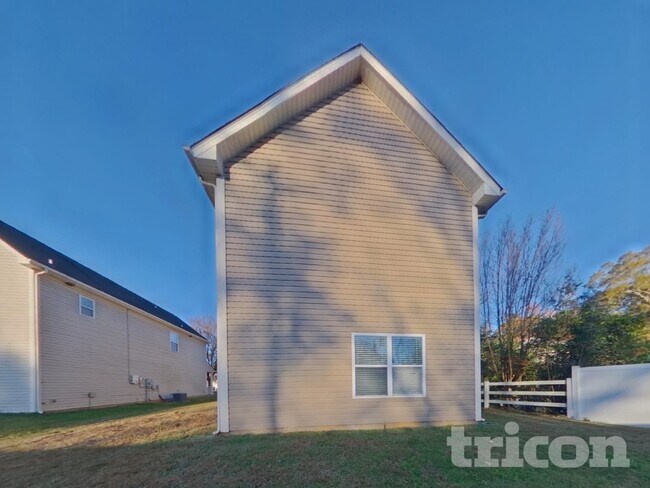 Building Photo - 930 Corvus Ct