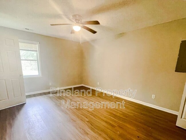 Building Photo - 6410 Rockford Dr