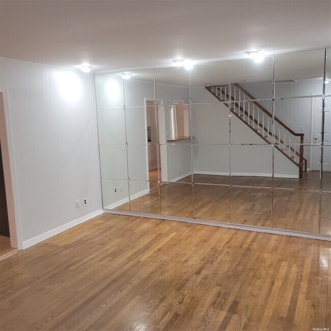 Building Photo - 619 Willis St