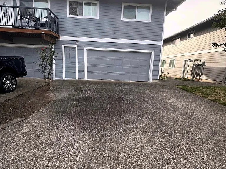 Building Photo - 1440 NE Paropa Ct