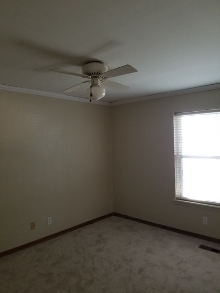 Building Photo - 149 W L St