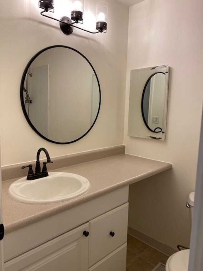 Building Photo - 19260 SW Vista St